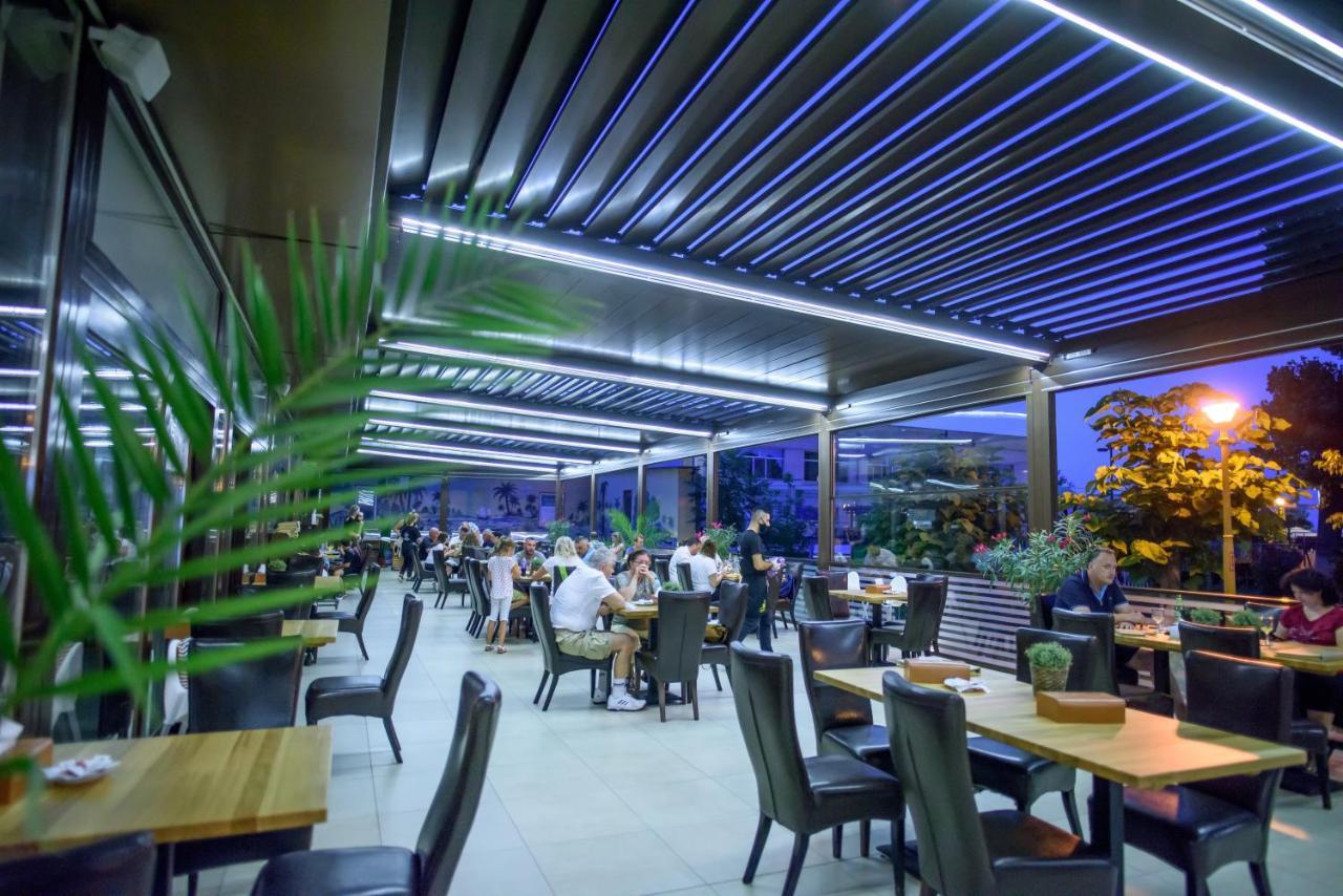 Hotel Tomis Mamaia Exteriér fotografie